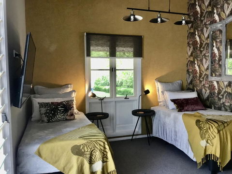 Chanticleer Gardens Barn Cottage With A Pool - Tourism Canberra 6