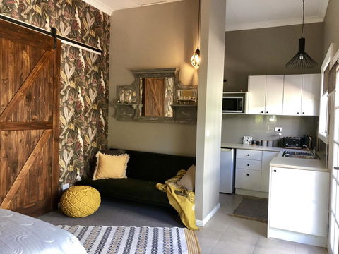 Chanticleer Gardens Barn Cottage With A Pool - Tourism Canberra 19