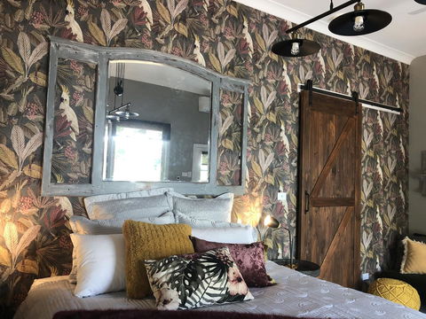 Chanticleer Gardens Barn Cottage With A Pool - Tourism Canberra 20