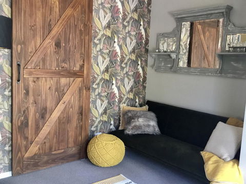 Chanticleer Gardens Barn Cottage With A Pool - Tourism Canberra 7