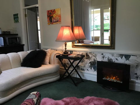 Chanticleer Gardens Barn Cottage With A Pool - Tourism Canberra 42