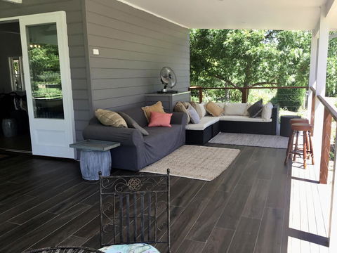 Chanticleer Gardens Barn Cottage With A Pool - Tourism Canberra 1