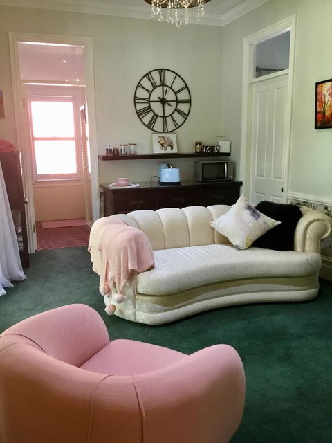 Chanticleer Gardens Barn Cottage With A Pool - Tourism Canberra 41