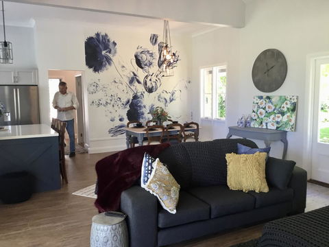 Chanticleer Gardens Barn Cottage With A Pool - Tourism Canberra 13