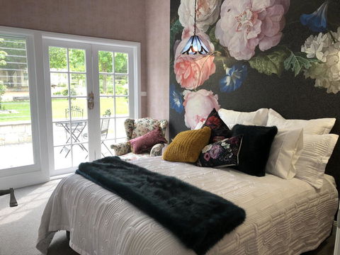 Chanticleer Gardens Barn Cottage With A Pool - Tourism Canberra 0