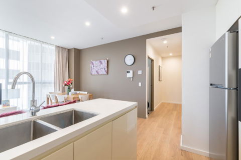 Sydney CBD Modern 2 Bedroom Apartment + Free Car Parking - Tourism Canberra 6