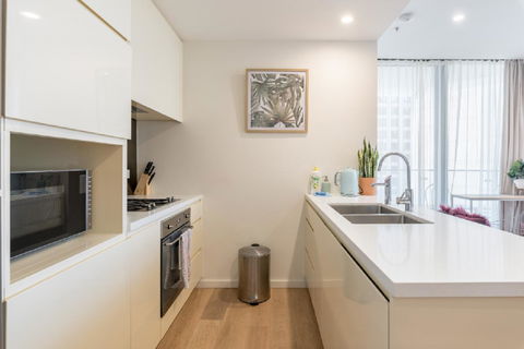 Sydney CBD Modern 2 Bedroom Apartment + Free Car Parking - Tourism Canberra 20
