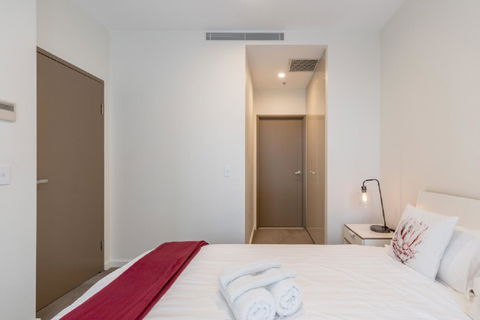Sydney CBD Modern 2 Bedroom Apartment + Free Car Parking - Tourism Canberra 9