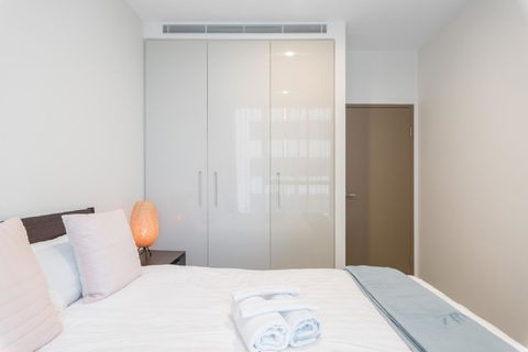 Sydney CBD Modern 2 Bedroom Apartment + Free Car Parking - Tourism Canberra 12