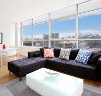 Gadigal Groove - Modern and Bright 3BR Executive Apartment in Zetland with Views - Tourism Canberra