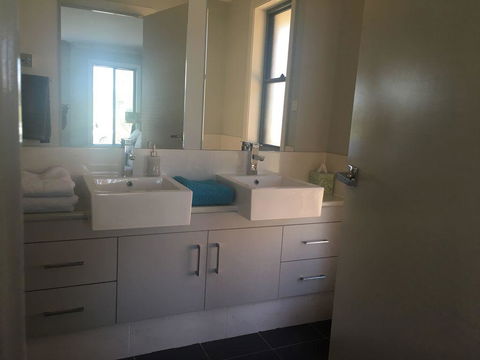 Sydney Amazing Holiday Home Bridal BnB - Tourism Canberra 10
