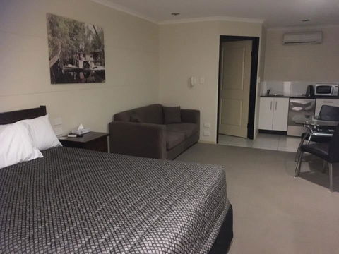 Balranald Club Motel - Tourism Canberra 4
