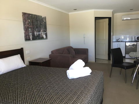 Balranald Club Motel - Tourism Canberra 3
