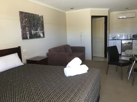 Balranald Club Motel - Tourism Canberra 2