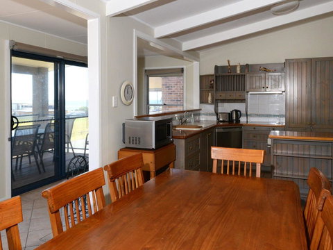 2 Cliff Road - Tourism Canberra 5