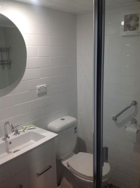 Hideaway Holiday Apartments - Tourism Canberra 24