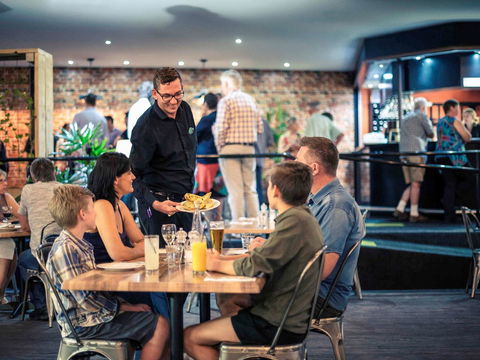 Mercure Kakadu Crocodile - Tourism Canberra 37