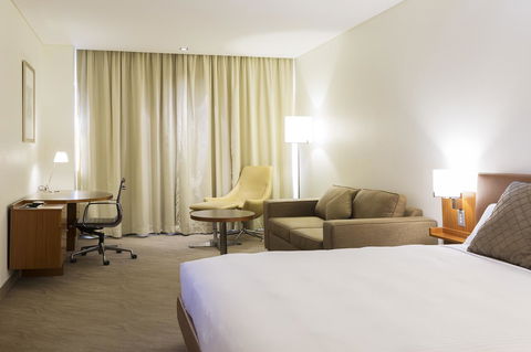 Novotel Canberra - Tourism Canberra 33
