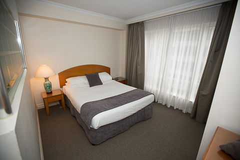 Bond 512 - Tourism Canberra 0