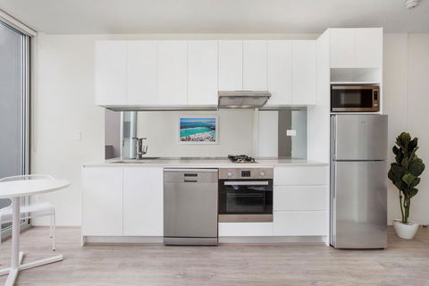 Bondi Beach Studio King Suite + Balcony - Tourism Canberra 3