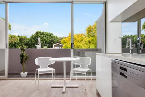 Bondi Beach Studio King Suite + Balcony - Tourism Canberra 2