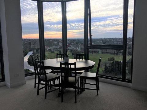 Brand New Penthouse With Water Views - Tourism Canberra 0