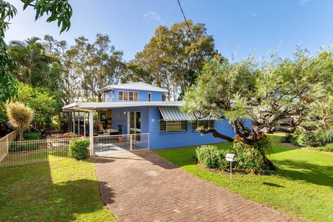 Bribie Beach House, Waterfront Directly Across The Road - Solander Esp, Banksia Beach - Tourism Canberra 0