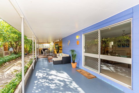Bribie Beach House, Waterfront Directly Across The Road - Solander Esp, Banksia Beach - Tourism Canberra 3