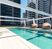 Broadbeach 2 Bedroom FREE WIFI Netflix  Parking