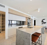 Broadbeach New Luxury Vue 17 Beach Views