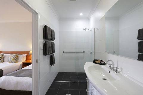 Cadman Motor Inn And Apartments - Tourism Canberra 3
