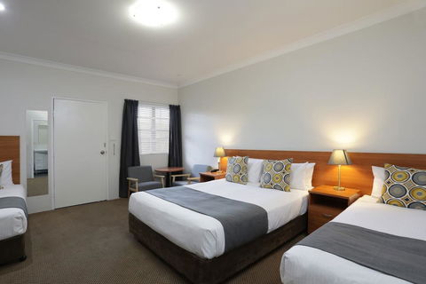 Cadman Motor Inn And Apartments - Tourism Canberra 2
