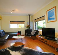 Cape Cod Beach House 25 Skyline Crescent - Tourism Canberra