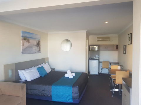 Caravilla Motor Inn - Tourism Canberra 2