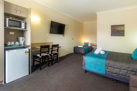 Caravilla Motor Inn - Tourism Canberra 1