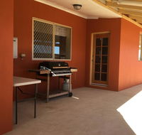 Caretakers Cottage Budget Accommodation - Tourism Canberra