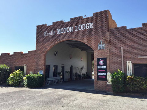 Castle Motor Lodge - Tourism Canberra 0