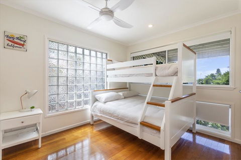 Casual Hamptons Living, Sunshine Beach - Tourism Canberra 1