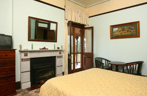 CBC Bed & Breakfast & Cafe - Tourism Canberra 0