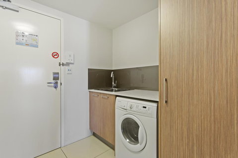 CBD Executive Apartments - Tourism Canberra 1