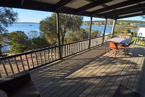 CDC-625 Beach House Incl.rear 2BR Studio - Tourism Canberra 0
