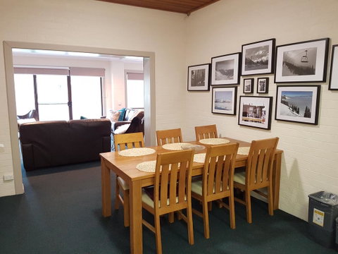 Cedarwood Apartments - Tourism Canberra 0