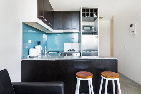 Central And Modern Apartment In Melbourne CBD - Tourism Canberra 2