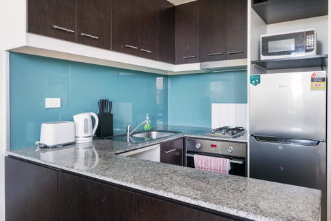 Central And Modern Apartment In Melbourne CBD - Tourism Canberra 3