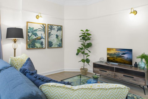 Central Apartment With Spacious Living And Dining - Tourism Canberra 2