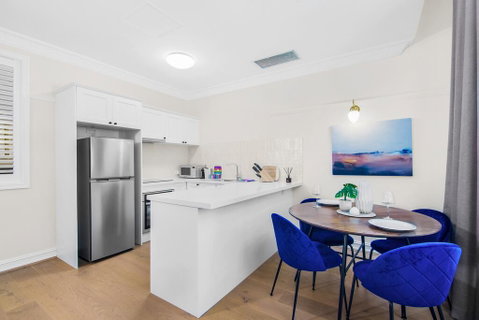 Central Apartment With Spacious Living And Dining - Tourism Canberra 3