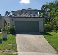 Central Gold Coast Large Modern Elevated House - Tourism Canberra