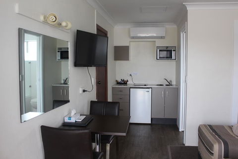 Centrepoint Motel - Tourism Canberra 3