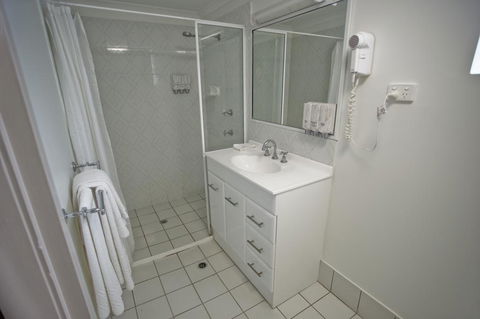 Centrepoint Motor Inn - Tourism Canberra 3