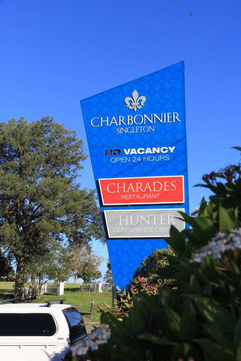 Charbonnier Motor Inn - Tourism Canberra 3
